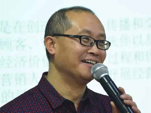 他是跨界媒體人，如今攜手女兒參與公益，成為“協(xié)作者之友”月捐第一人